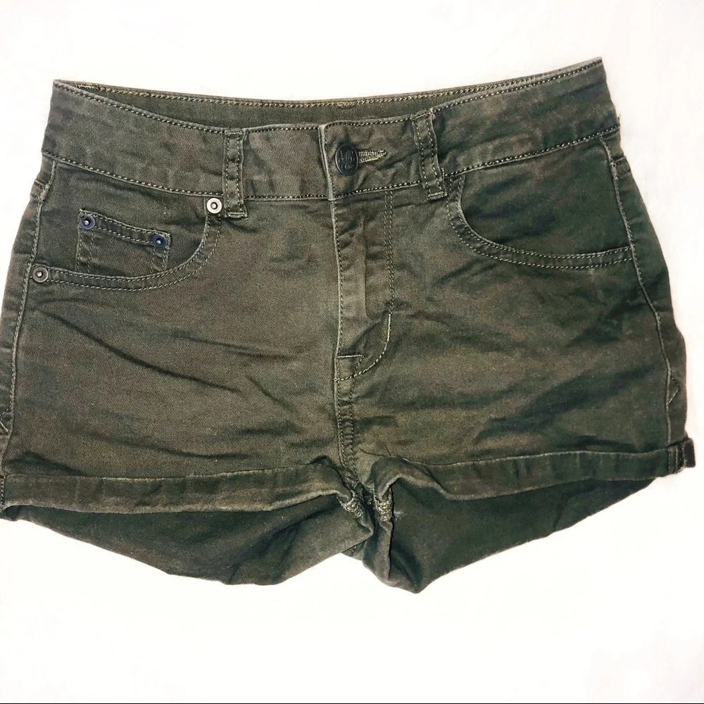 American Rag Juniors cuffed military color shorts